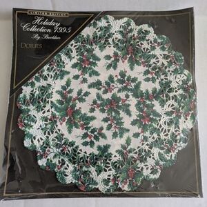 Vintage Pack 10" Paper Christmas Doilies Red Green 15 Per Pack NEW